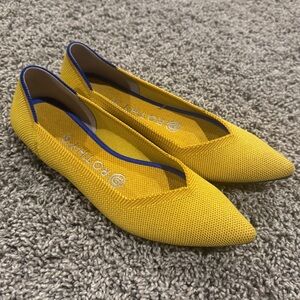Like New Rothy's The Point flats in Marigold mustard yellow, size 7